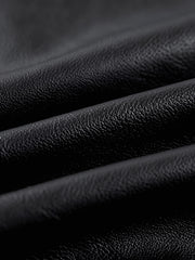 製品画像:
フライトジャケット パイロットレザーの全体画像、PUコーティング生地とミリタリー感溢れるデザインが特徴的なタフなフライトジャケット。
詳細画像:
ジャケットのジッパーと多機能ポケットのディテール特写、カスタムパイピングが施されたポケットが高級感を引き立てます。