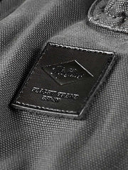 製品画像
「厚手 防風 フライトジャケットの全体像。クラシックなBomber Jacketデザインにダブルジッパー仕様と防寒性を備えたスタイリッシュな冬のアウター」
詳細画像
「フライトジャケットのダブルジッパーとスナップボタン付き防犯ポケットのディテールクローズアップ。実用性とデザイン性を融合したディテール」