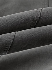 製品画像
「厚手 防風 フライトジャケットの全体像。クラシックなBomber Jacketデザインにダブルジッパー仕様と防寒性を備えたスタイリッシュな冬のアウター」
詳細画像
「フライトジャケットのダブルジッパーとスナップボタン付き防犯ポケットのディテールクローズアップ。実用性とデザイン性を融合したディテール」