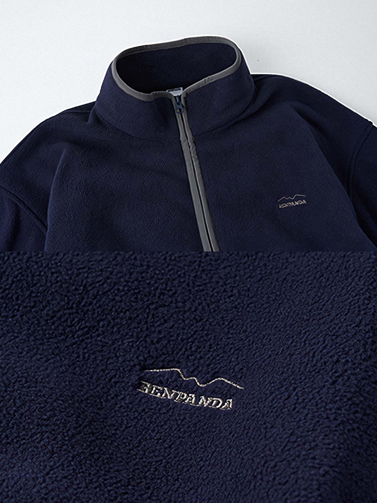 製品画像
"ハーフジップスタンドカラーフリーススウェット、シンプルな配色デザイン、胸元の刺繍がアクセント、スタンドカラーとハーフジップ仕様で快適な着心地、通気性に優れたポリエステルとナイロン混紡素材"
詳細画像
"ハーフジップスタンドカラーフリーススウェットのディテール、胸元の刺繍デザイン、ポケット付き、シンプルでモダンな配色、秋冬に最適な素材感"