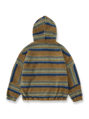 製品画像
ナバホ族の伝統的な柄とストライプデザインが特徴のラムファー裏地付きフードスウェット、100%ポリエステル素材で柔らかく快適な着心地、保温性に優れ、秋冬シーズンに最適な暖かさを提供するユニークな民族風デザイン
詳細画像
ナバホ柄とストライプのコンビネーションデザイン、内側には温かいラムファー素材が使用され、通気性があり快適な着用感を実現、ルーズフィットで動きやすさを確保、秋冬のコーディネートに最適なジャケット