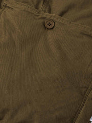 製品画像: オープンカラー ワークスタイル 中綿ジャケットのブラック、グレー、ブラウンの3色全体展示。ウォッシュド加工が施され、クラシックな開襟デザインと実用的なワークスタイルが融合したデザイン。デニムやワークパンツとも相性の良い、秋冬に最適な中綿ジャケット。
詳細画像: オープンカラーの開襟デザインが特徴的なワークスタイルの中綿ジャケット。両サイドのポケットディテールやウォッシュド加工により、ナチュラルでレトロな質感が際立つ。高品質な100%コットン素材と中綿の保温性が寒い季節にもぴったり。