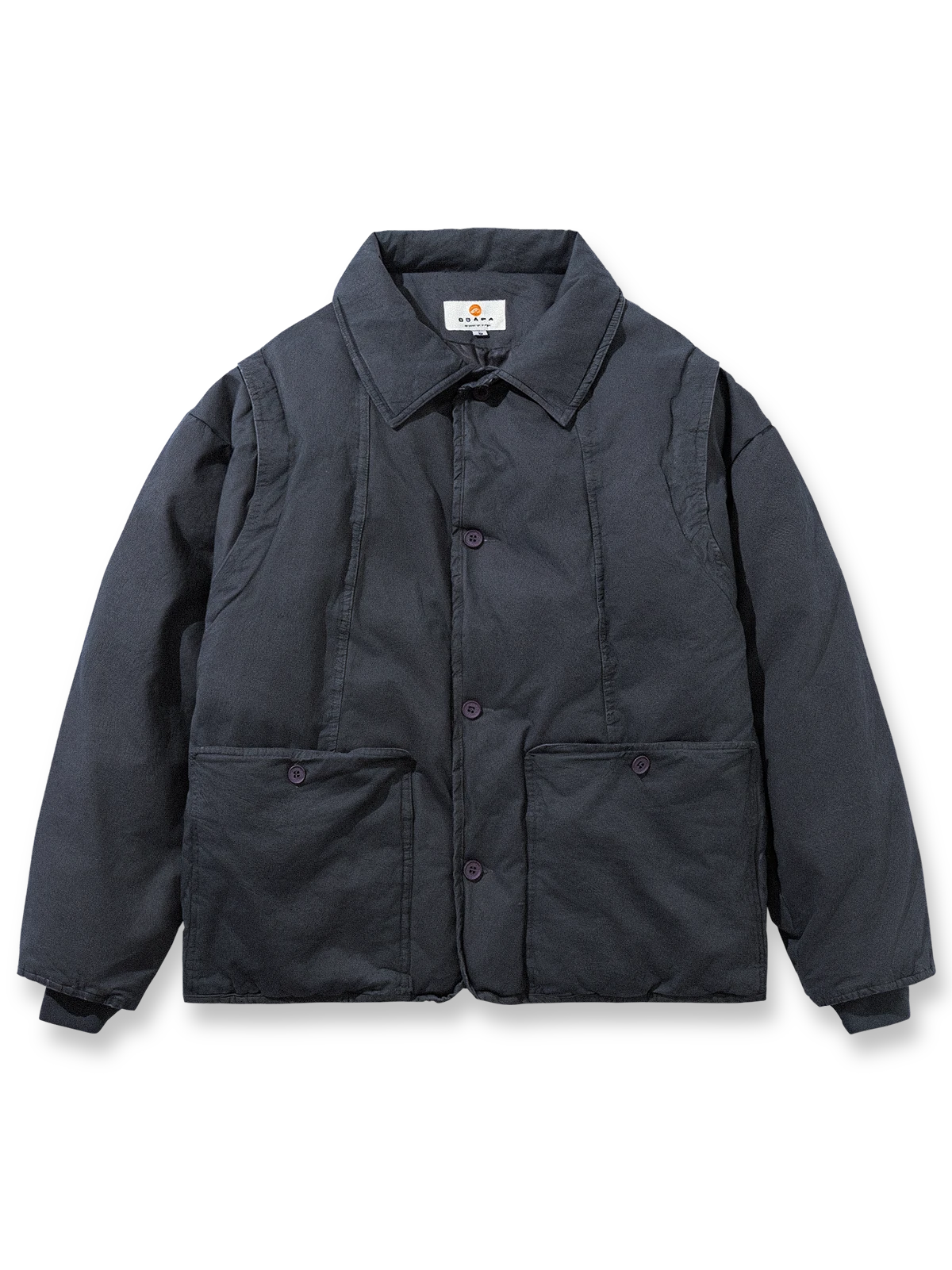 製品画像: オープンカラー ワークスタイル 中綿ジャケットのブラック、グレー、ブラウンの3色全体展示。ウォッシュド加工が施され、クラシックな開襟デザインと実用的なワークスタイルが融合したデザイン。デニムやワークパンツとも相性の良い、秋冬に最適な中綿ジャケット。
詳細画像: オープンカラーの開襟デザインが特徴的なワークスタイルの中綿ジャケット。両サイドのポケットディテールやウォッシュド加工により、ナチュラルでレトロな質感が際立つ。高品質な100%コットン素材と中綿の保温性が寒い季節にもぴったり。