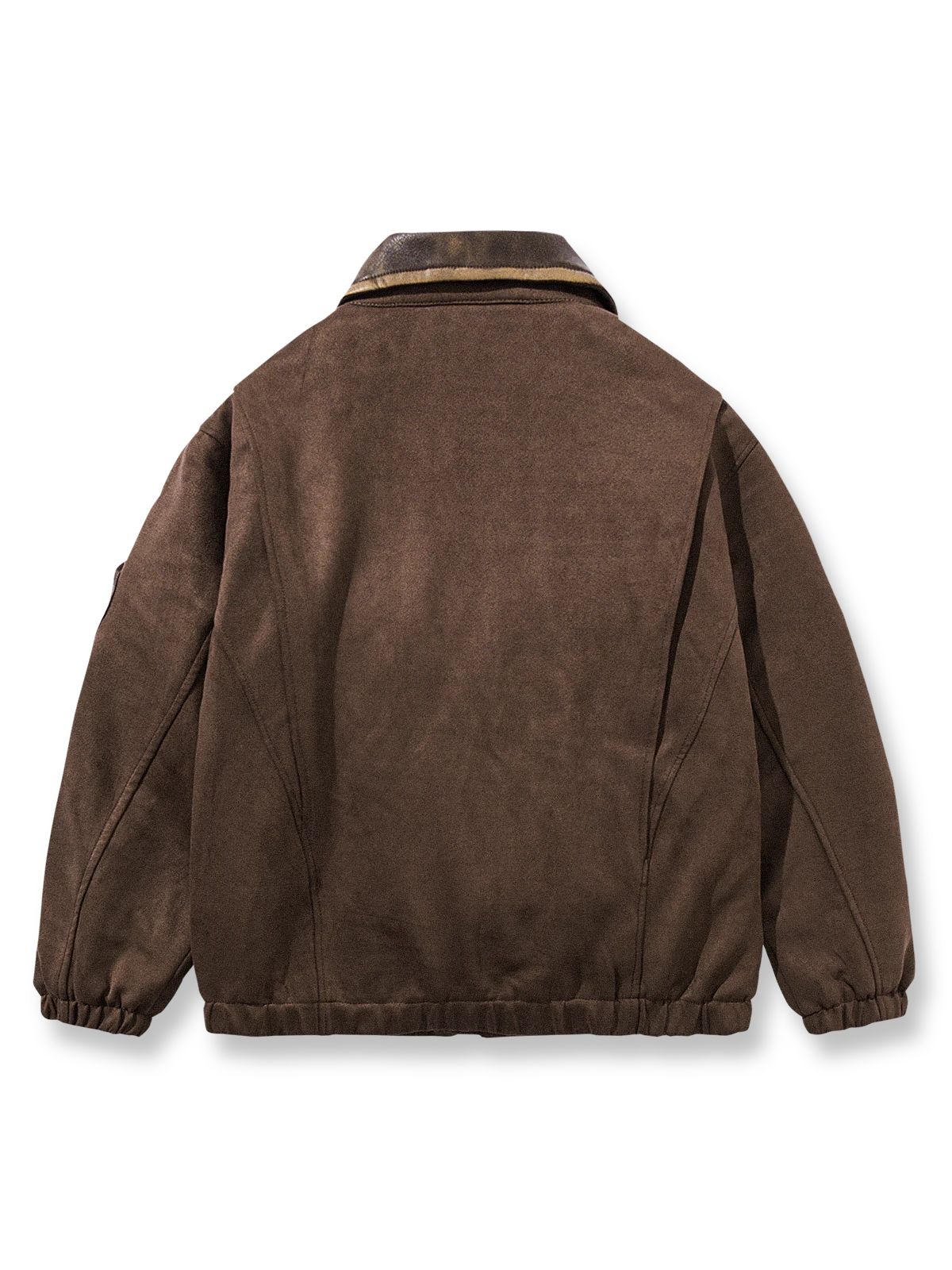製品画像: レトロなスエード調デザインと多ポケットが特徴の中綿ジャケット。防風・保温性に優れた素材で、秋冬に最適な一着。アメリカンカジュアル風のデザインが機能性とスタイルを兼ね備えています。
詳細画像: 胸元のスエードパッチポケットと袖口の小さなポケットが際立つディテール。スエード調素材の細かな質感と、複数のポケットデザインが機能性を強化した中綿ジャケット。