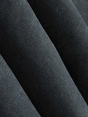 製品画像: ウォッシュド多ポケット中綿ジャケット正面展示画像。レトロなワークウェアスタイルを取り入れたクラシックな多ポケットデザインが特徴。耐久性のある100%コットン素材で快適な着心地。
詳細画像: 中綿ジャケットのディテール、ハンティングスタイルのポケット配置やコーデュロイ襟のアップ。生地の質感とデザインの精緻さを強調。