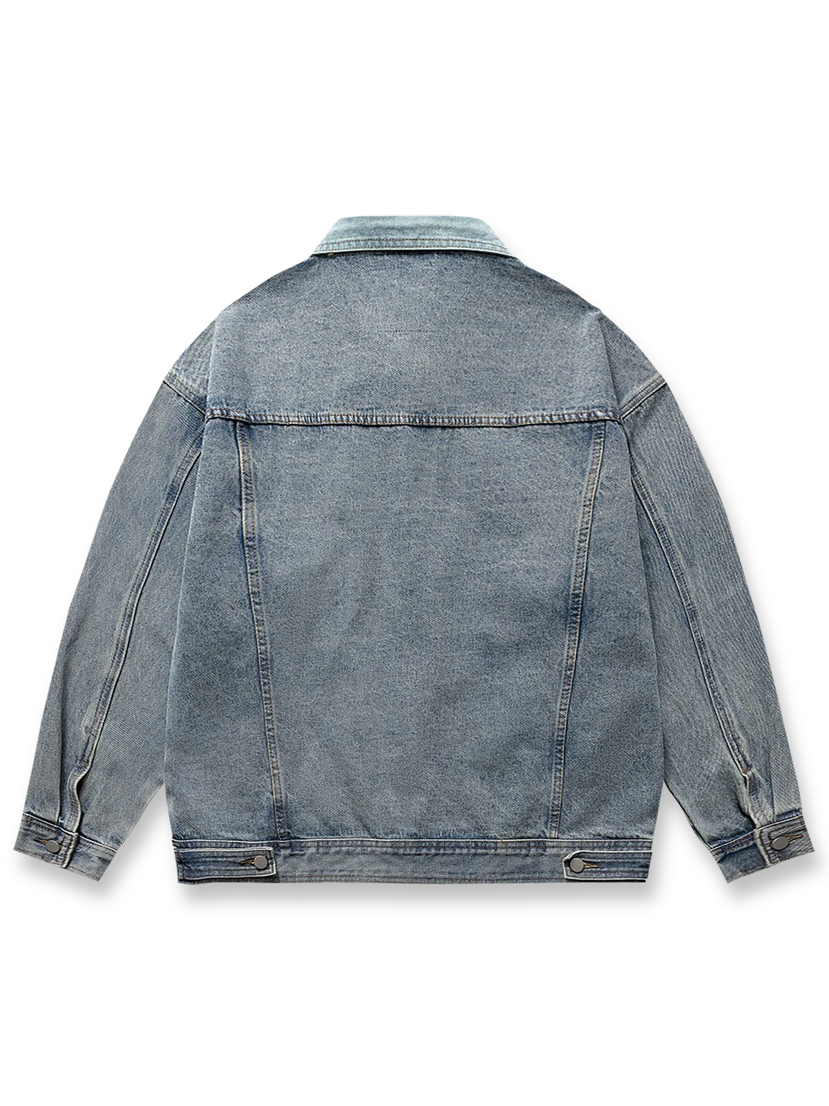 製品画像
「バイカラーパッチワーク デニム ワークジャケットの正面全体図。ヴィンテージデニムを使用し、バイカラーデザインが際立つパッチワークが特徴的な一着。ルーズフィットシルエットと耐久性に優れたデニム素材が、日常やアウトドアシーンで快適さとトレンド感を両立する万能アイテム。」
詳細画像
「バイカラーパッチワーク デニム ワークジャケットのディテール特写。コントラストのあるバイカラーのパッチワークデザインと多機能ポケットが、個性と実用性を兼ね備える。耐久性の高いデニム素材と丁寧な縫製が、ヴィンテージ感と品質の高さを引き立てている。」