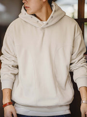 スナップボタンと高弾力リブ仕様のディテール