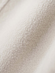 スナップボタンと高弾力リブ仕様のディテール