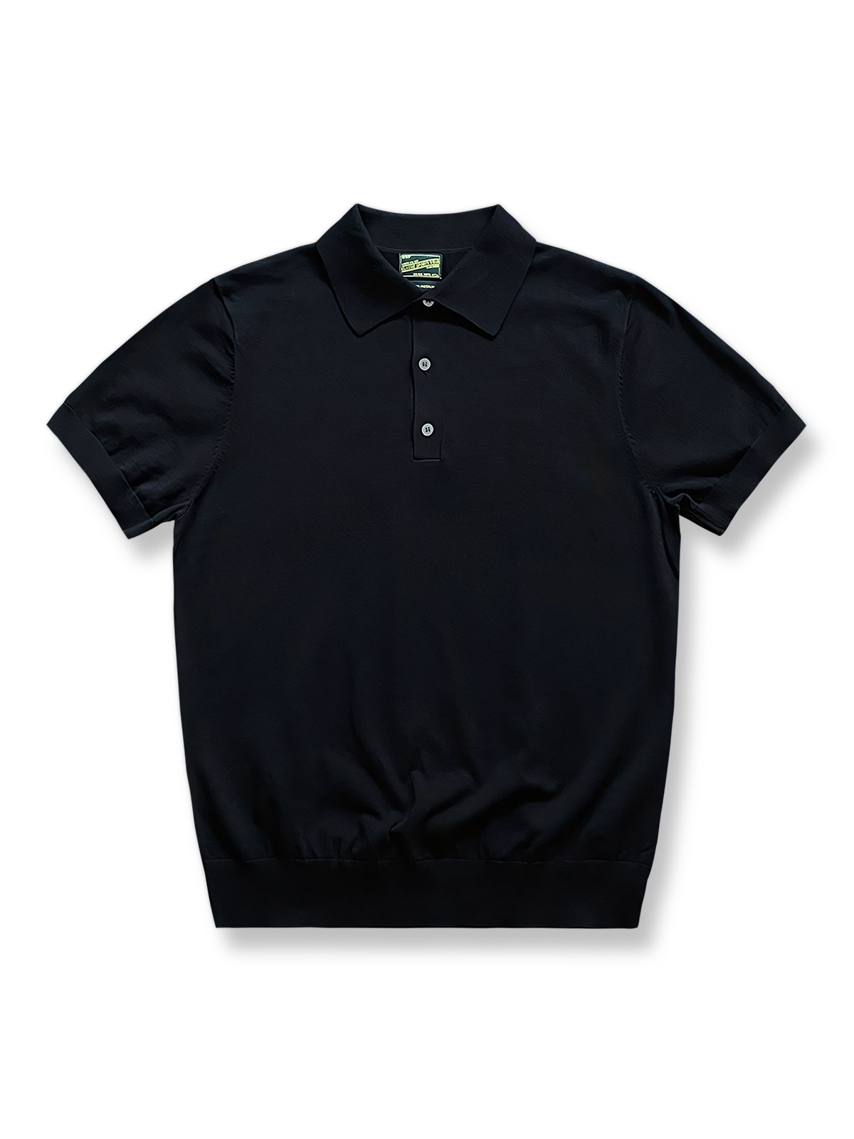 クラシック英式レトロ真っ黒な襟付きポロシャツの高織り長繊維綿全景を展示し、そのフォーマル感を強調。