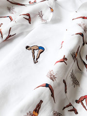 胸元のダイビング刺繍デザインのディテール