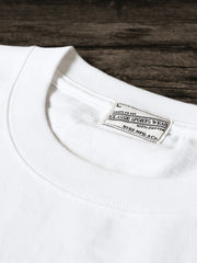 胸元のダイビング刺繍デザインのディテール