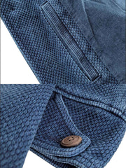 詳細画像: ジャケットの牛角ボタンと藍染め生地のディテール