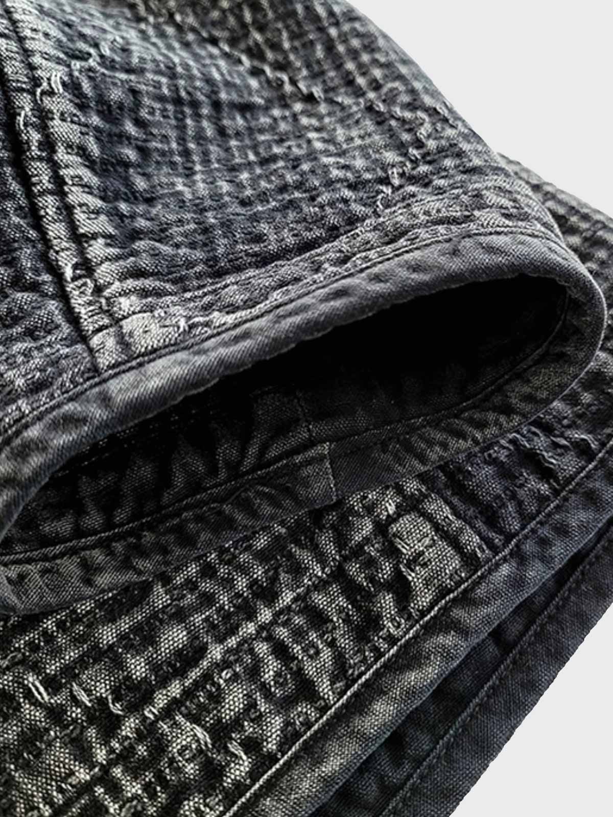 詳細画像: 刺し子の二重織り生地と天然牛角ボタンのディテール