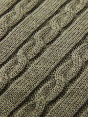 製品画像
"ウールケーブル編みジップカーディガン(厚手)、ウール混紡素材で編まれたケーブル編みデザイン、優れた保温性と耐久性を持ち、シワや色あせが少なく、冬季に最適な厚手のジップカーディガン"
詳細画像
"ウール混紡素材とケーブル編みデザインを組み合わせたジップカーディガン、7ゲージのコンピュータ制御編み機で編み上げられた織り方、細部にこだわり、毛玉ができにくい耐久性の高い仕上げ"