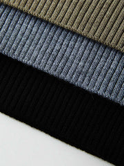 製品画像
"ウールケーブル編みジップカーディガン(厚手)、ウール混紡素材で編まれたケーブル編みデザイン、優れた保温性と耐久性を持ち、シワや色あせが少なく、冬季に最適な厚手のジップカーディガン"
詳細画像
"ウール混紡素材とケーブル編みデザインを組み合わせたジップカーディガン、7ゲージのコンピュータ制御編み機で編み上げられた織り方、細部にこだわり、毛玉ができにくい耐久性の高い仕上げ"