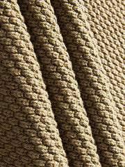 製品画像:
4色のカラーバリエーションが揃ったタートルネックセーター。柔らかな混紡素材で、コットンの透湿性とアクリルの耐久性を兼ね備え、秋冬にぴったりなアイテム。エレガントでシンプルなデザインが特徴。
詳細画像:
柔らかな手触りの混紡素材、タートルネックデザインが首元を暖かく保ち、秋冬シーズンに最適。精巧な編み込み技術とゆったりしたカットが、さまざまな体型にフィット。