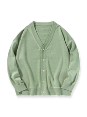 製品画像
「Vネック ニットカーディガンの全体像。ブラック、グレー、ベージュの3色展開で、高品質アクリルコットン混紡素材を使用したルーズフィットデザイン」
詳細画像
「Vネック ニットカーディガンのボタンディテールと9ゲージの精密編みの質感をクローズアップ」