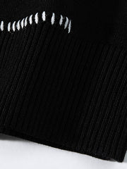 製品画像
「Vネック ニットカーディガンの全体像。ブラック、グレー、ベージュの3色展開で、高品質アクリルコットン混紡素材を使用したルーズフィットデザイン」
詳細画像
「Vネック ニットカーディガンのボタンディテールと9ゲージの精密編みの質感をクローズアップ」