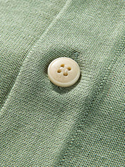 製品画像
「Vネック ニットカーディガンの全体像。ブラック、グレー、ベージュの3色展開で、高品質アクリルコットン混紡素材を使用したルーズフィットデザイン」
詳細画像
「Vネック ニットカーディガンのボタンディテールと9ゲージの精密編みの質感をクローズアップ」