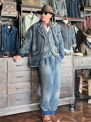 詳細画像: 刺子織りのピースワークデザインと天然本牛角ボタンの高品質ディテールを強調した写真。深みのある藍色が特徴。
モデル画像: Indigo 藍染め 刺子織り カジュアルブレザーを着用したモデルによる、上品でヴィンテージ感あふれるスタイリング写真。