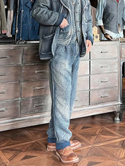 詳細画像: 刺子織りのピースワークデザインと天然本牛角ボタンの高品質ディテールを強調した写真。深みのある藍色が特徴。
モデル画像: Indigo 藍染め 刺子織り カジュアルブレザーを着用したモデルによる、上品でヴィンテージ感あふれるスタイリング写真。