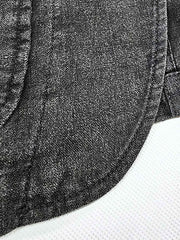 製品画像:バティック染めヴィンテージリネンジャケットの正面画像
詳細画像:袖口に施されたヴィンテージ風ボタンと色落ち加工のディテール