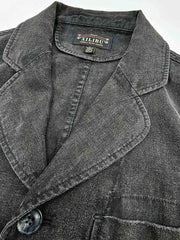 製品画像:バティック染めヴィンテージリネンジャケットの正面画像
詳細画像:袖口に施されたヴィンテージ風ボタンと色落ち加工のディテール