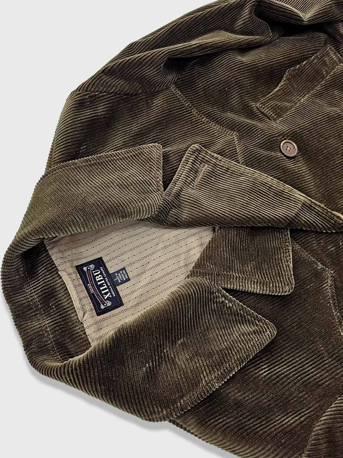 製品画像:ヴィンテージ風コーデュロイミディアム丈ダブルブレストジャケットの正面
詳細画像:天然火焼き牛角シンカーボタンとコーデュロイ生地の質感ディテール