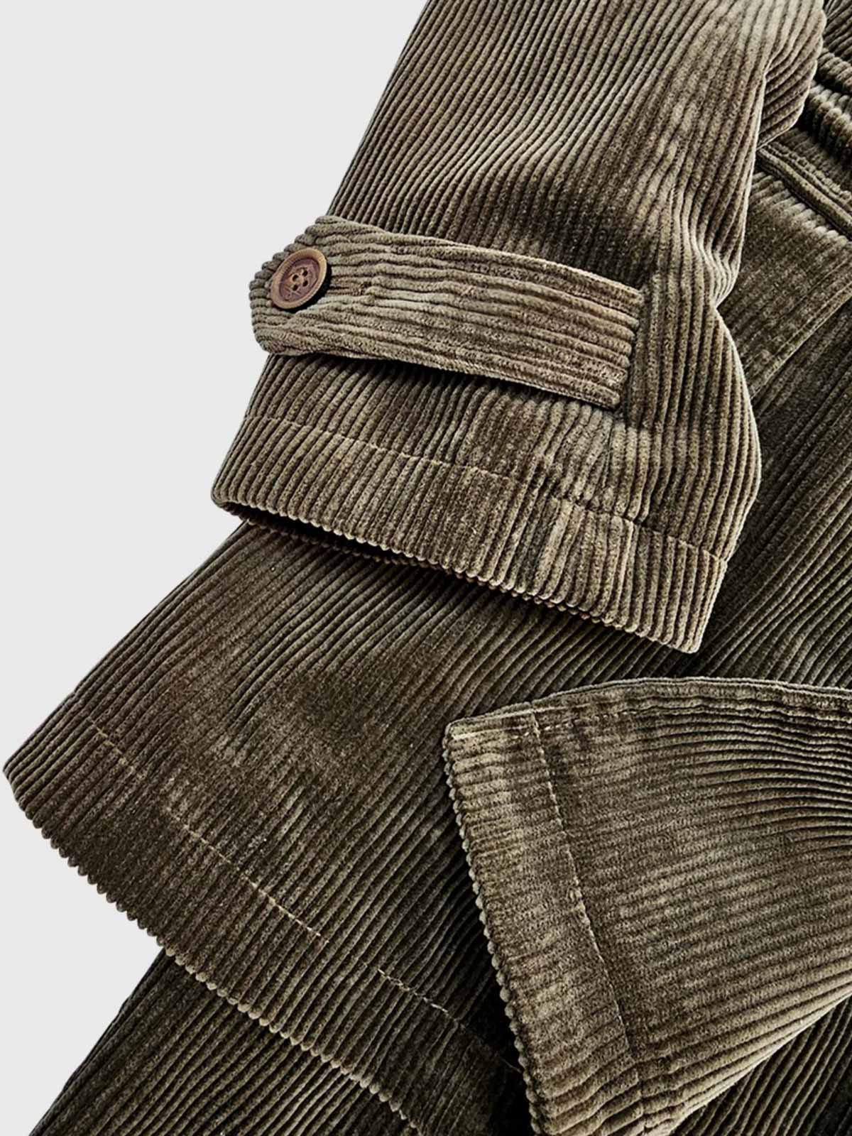 製品画像:ヴィンテージ風コーデュロイミディアム丈ダブルブレストジャケットの正面
詳細画像:天然火焼き牛角シンカーボタンとコーデュロイ生地の質感ディテール