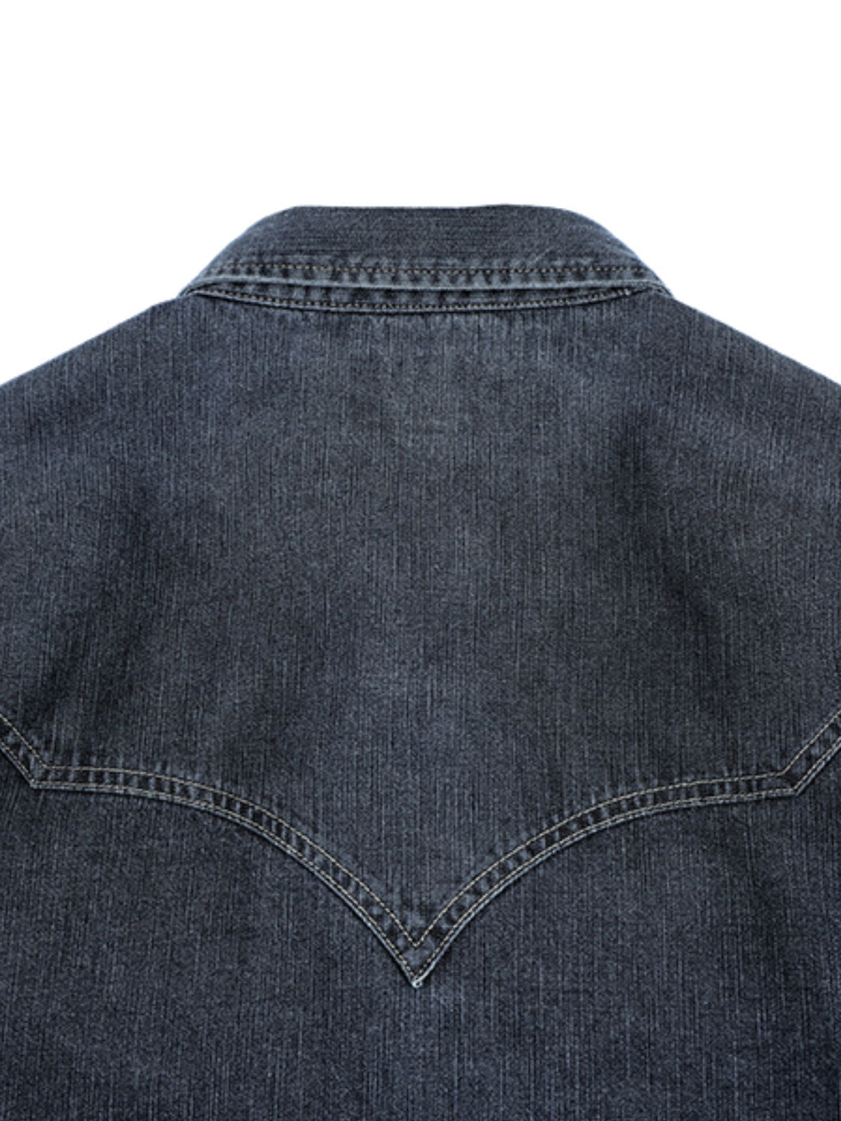 製品画像:ウエスタン風デザインの月牙型ポケット付きデニムシャツ
詳細画像:月牙型ポケットと石風スナップボタンのヴィンテージディテール