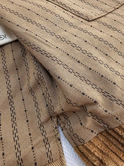 製品画像:ヴィンテージ感あふれるコーデュロイスリムフィットベストの正面
詳細画像:天然牛角ボタンとコーデュロイの水洗い加工による質感ディテール