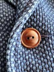 剣道着の刺し子布と天然の果実ボタンの詳細画像