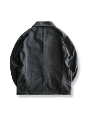 製品画像: コットン100%素材を使用したアメカジレトロワークブレザー全体写真。ワークウェアとブレザーの融合が特徴的なデザイン。
詳細画像: 天然ナッツボタンのクラシックな質感と大型ポケットの実用的なディテールを強調したクローズアップ写真。