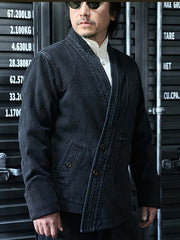 モデル画像: 剣道片襟袢纏ジャケットを着用したモデルのスタイリング画像