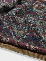 製品画像: コーデュロイハンティングジャケット全体表示。厚手のコーデュロイとウールライナーが特徴で、寒い季節に最適な防寒アイテム。
詳細画像: 本牛角ボタンと本革トリムのディテール表示。ヴィンテージ感と質感が引き立つクラシックなアクセント。