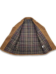 製品画像:アメリカンヴィンテージ風コーデュロイハンティングジャケットの正面展示。テーラードシルエットとコーデュロイ素材がエレガントでありながらタフな印象を演出。
詳細画像:天然のバッファローホーンボタンと英国風チェック柄裏地のディテール展示。クラシックな雰囲気と独特の質感が魅力。