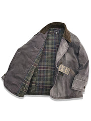 製品画像: ヴィンテージワーク風のダブルブレストジャケット全体像。独特な抜染加工が施され、天然焼き角ボタンがポイントの個性的なデザイン。
詳細画像: 焼き角ボタンとヴィンテージ加工のディテール。唯一無二のテクスチャーと風合いが感じられる仕上がりで、クオリティの高さが表現されています。