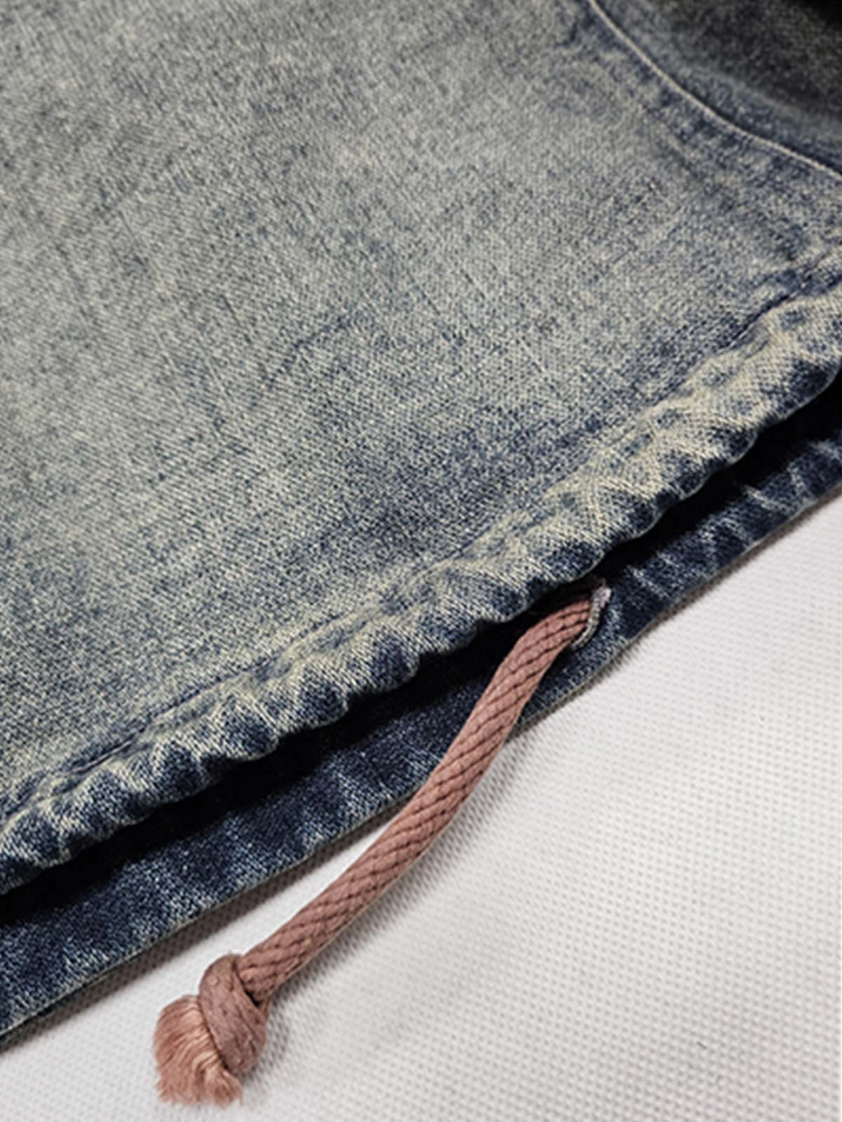 製品画像ALT代替テキスト
ヴィンテージアメリカンスタイルのM65ミリタリーフィールドデニムジャケット、タフな印象を与える多ポケットデザインと独特なウォッシュ加工が特徴。
詳細画像ALT代替テキスト
M65ミリタリーフィールドデニムジャケットのディテール、ウォッシュ加工で個性的な風合いを表現したポケット配置。