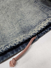 製品画像ALT代替テキスト
ヴィンテージアメリカンスタイルのM65ミリタリーフィールドデニムジャケット、タフな印象を与える多ポケットデザインと独特なウォッシュ加工が特徴。
詳細画像ALT代替テキスト
M65ミリタリーフィールドデニムジャケットのディテール、ウォッシュ加工で個性的な風合いを表現したポケット配置。