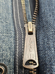 製品画像ALT代替テキスト
ヴィンテージアメリカンスタイルのM65ミリタリーフィールドデニムジャケット、タフな印象を与える多ポケットデザインと独特なウォッシュ加工が特徴。
詳細画像ALT代替テキスト
M65ミリタリーフィールドデニムジャケットのディテール、ウォッシュ加工で個性的な風合いを表現したポケット配置。