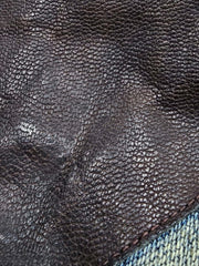 製品画像ALT代替テキスト
ヴィンテージアメリカンスタイルのM65ミリタリーフィールドデニムジャケット、タフな印象を与える多ポケットデザインと独特なウォッシュ加工が特徴。
詳細画像ALT代替テキスト
M65ミリタリーフィールドデニムジャケットのディテール、ウォッシュ加工で個性的な風合いを表現したポケット配置。