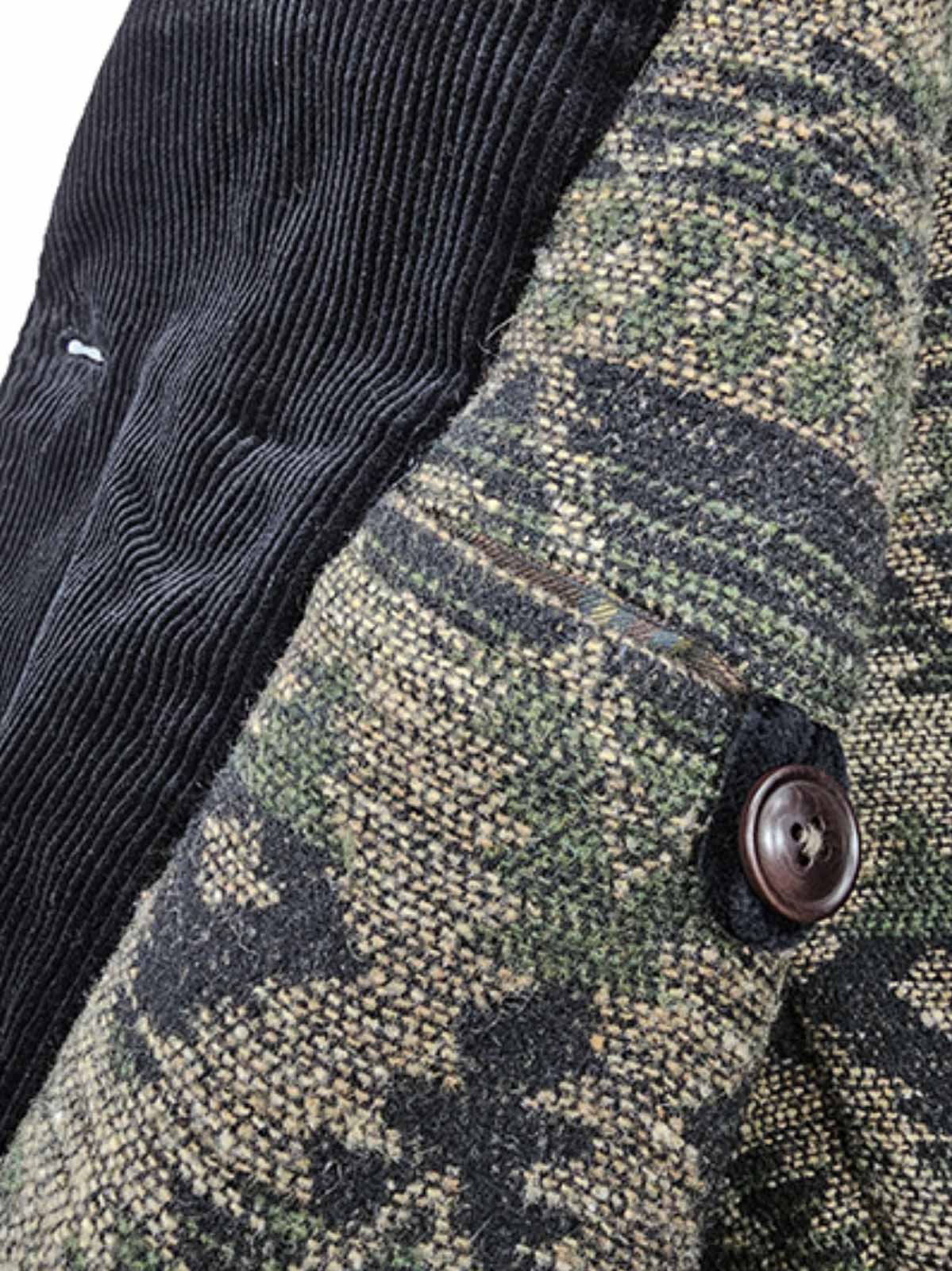 製品画像:ブラックコーデュロイ ダブルブレストコートの正面展示。重厚なコットン生地とクラシックなデザインが特徴。
詳細画像:ダブルブレスト構造とウール混紡ライナーのディテール展示。冬の防寒性とエレガントさを兼ね備えた仕様。