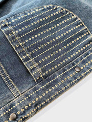 製品画像: インディゴジャカードデニムウォッシュジャケット全体写真。ジャカード織りとウォッシュ加工が際立つヴィンテージ風ワークジャケット。
詳細画像: ジャカードストライプ柄の立体感とインディゴ染めの深い色合い、水洗加工の風合いを表現したディテール写真。