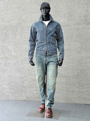 製品画像: インディゴジャカードデニムウォッシュジャケット全体写真。ジャカード織りとウォッシュ加工が際立つヴィンテージ風ワークジャケット。
詳細画像: ジャカードストライプ柄の立体感とインディゴ染めの深い色合い、水洗加工の風合いを表現したディテール写真。