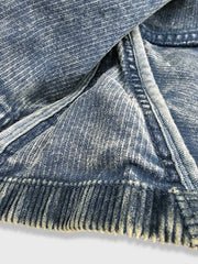 製品画像
タイダイ加工とヴィンテージ加工が特徴の多ポケット ワークジャケットの正面全体画像。100%コットン素材とショート丈デザインが際立つ個性的な一着。
詳細画像
YKK製の真鍮ジッパーとアンティーク調スナップボタン、多ポケットデザイン、そしてタイダイ加工の独特な風合いをクローズアップした画像。高級感とヴィンテージ感が融合したディテール。