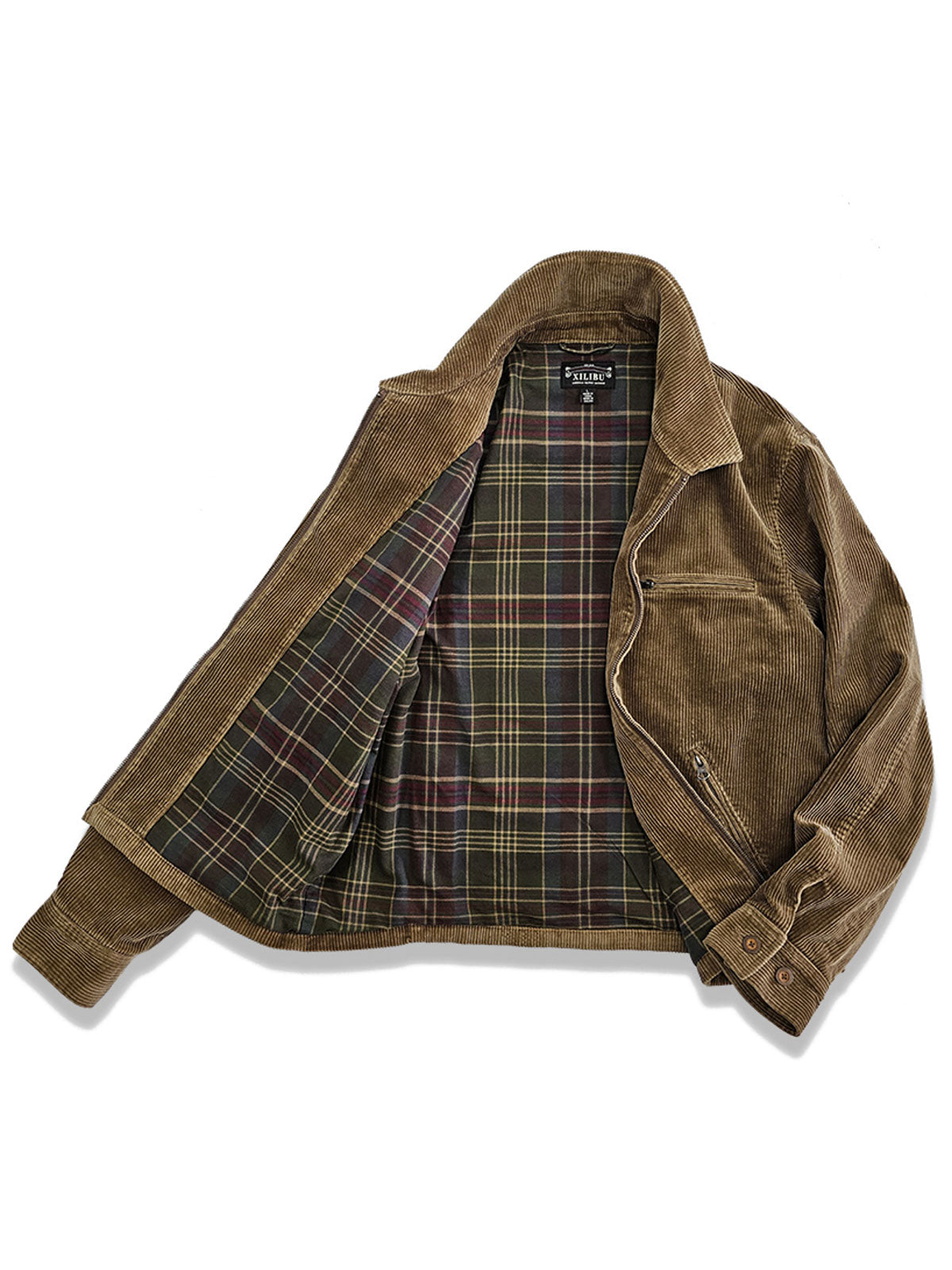 製品画像
クラシックなヴィンテージスタイルのコーデュロイ ワークジャケットの正面全体画像。特別なウォッシュ加工とショート丈デザインが特徴の一着。
詳細画像
YKK製の真鍮ジッパー、ブラスボタン、多ポケットデザイン、そしてコーデュロイ素材の独特な風合いをクローズアップした画像。質感とヴィンテージ感を際立たせたディテール。