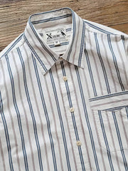 詳細画像: ストライプデザインと丁寧なカッティングのディテール