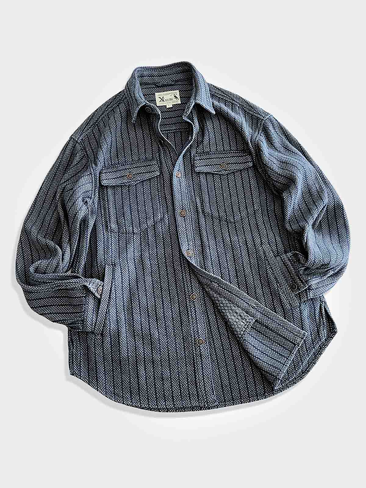 ヘリンボーン柄が施されたオーバーサイズシャツ。