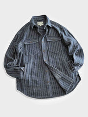 ヘリンボーン柄が施されたオーバーサイズシャツ。