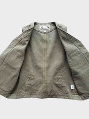 ディテールクローズアップ:ペッパーソルトベストの織りテクスチャと多機能ポケット、滑らかな内側仕様